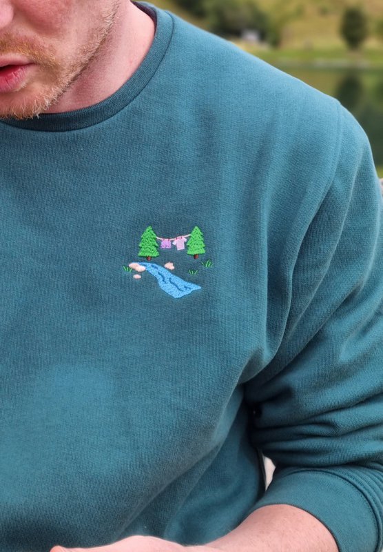 Unisex-Pullover „Camping Bliss“ – Waschtag – Jaspisgrün