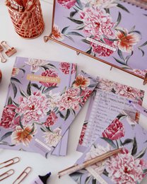 Bullet Journal in luxuriösen lila Blumen