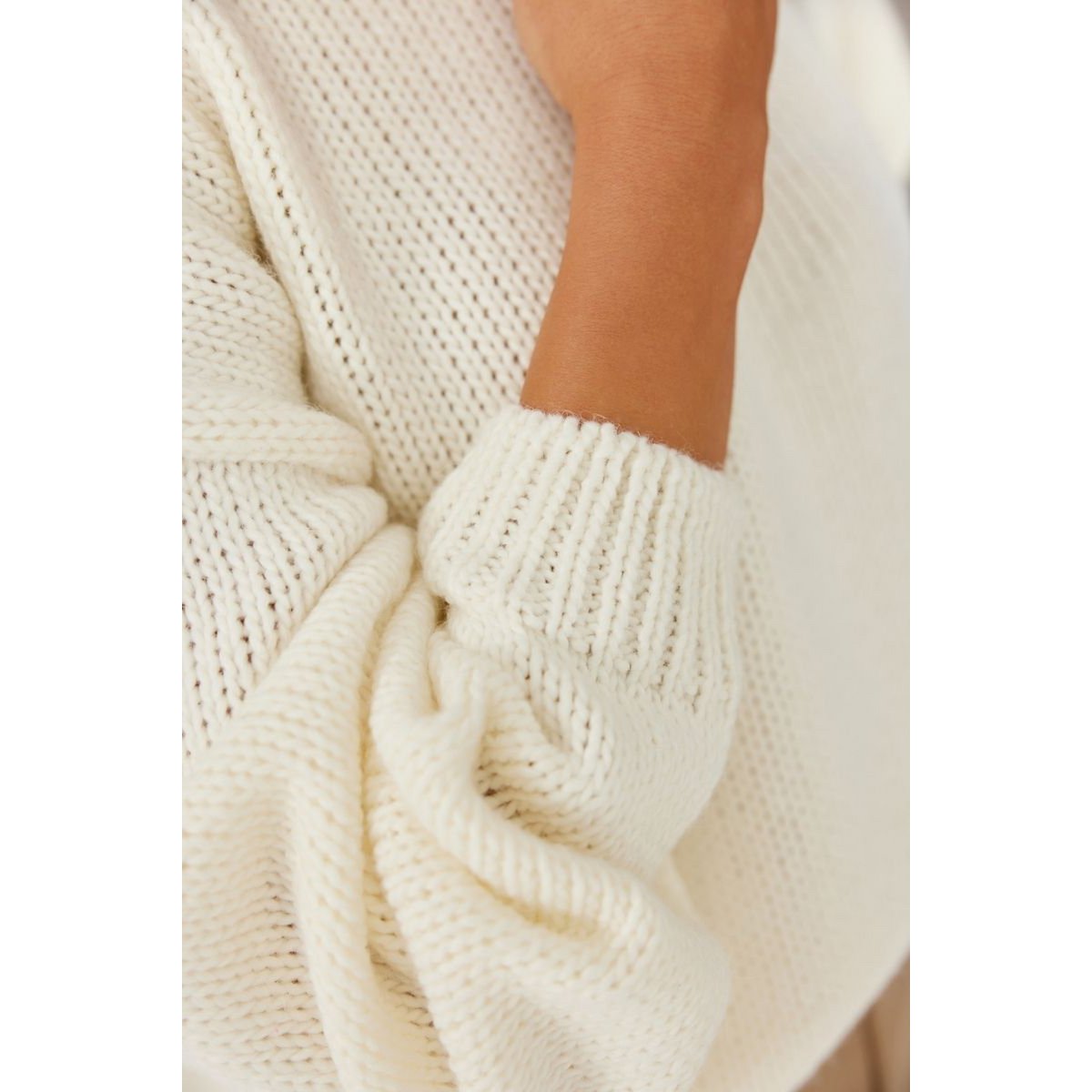 Sweter z wełną GIGI - OFF WHITE
