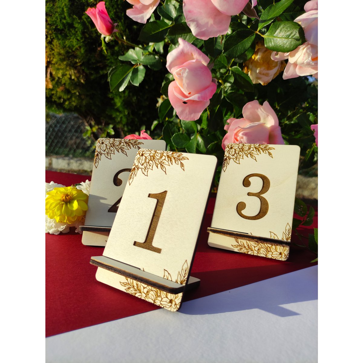 Segni di numero di tavolo in legno con design floreale, decorazione per feste di nozze, set indicatore