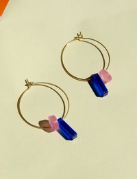 Dots with stick hoops made of gold -plated stainless steel in royal blue & ice pink