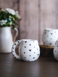 Tasse mit schwarzen Herzen – Handgefertigt in Portugal