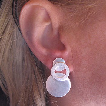 E 877 ear studs