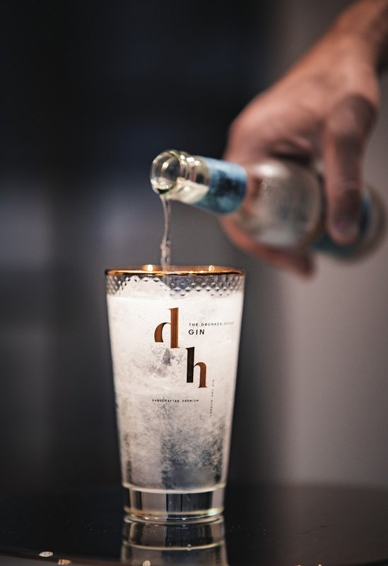 Der betrunkene Pferd Gin