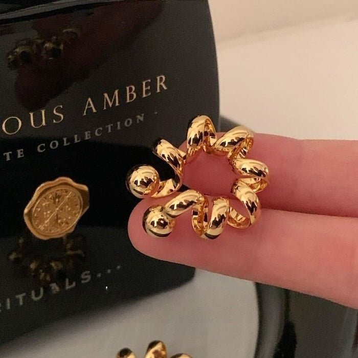 Pièce à oreille de conception de fil unique