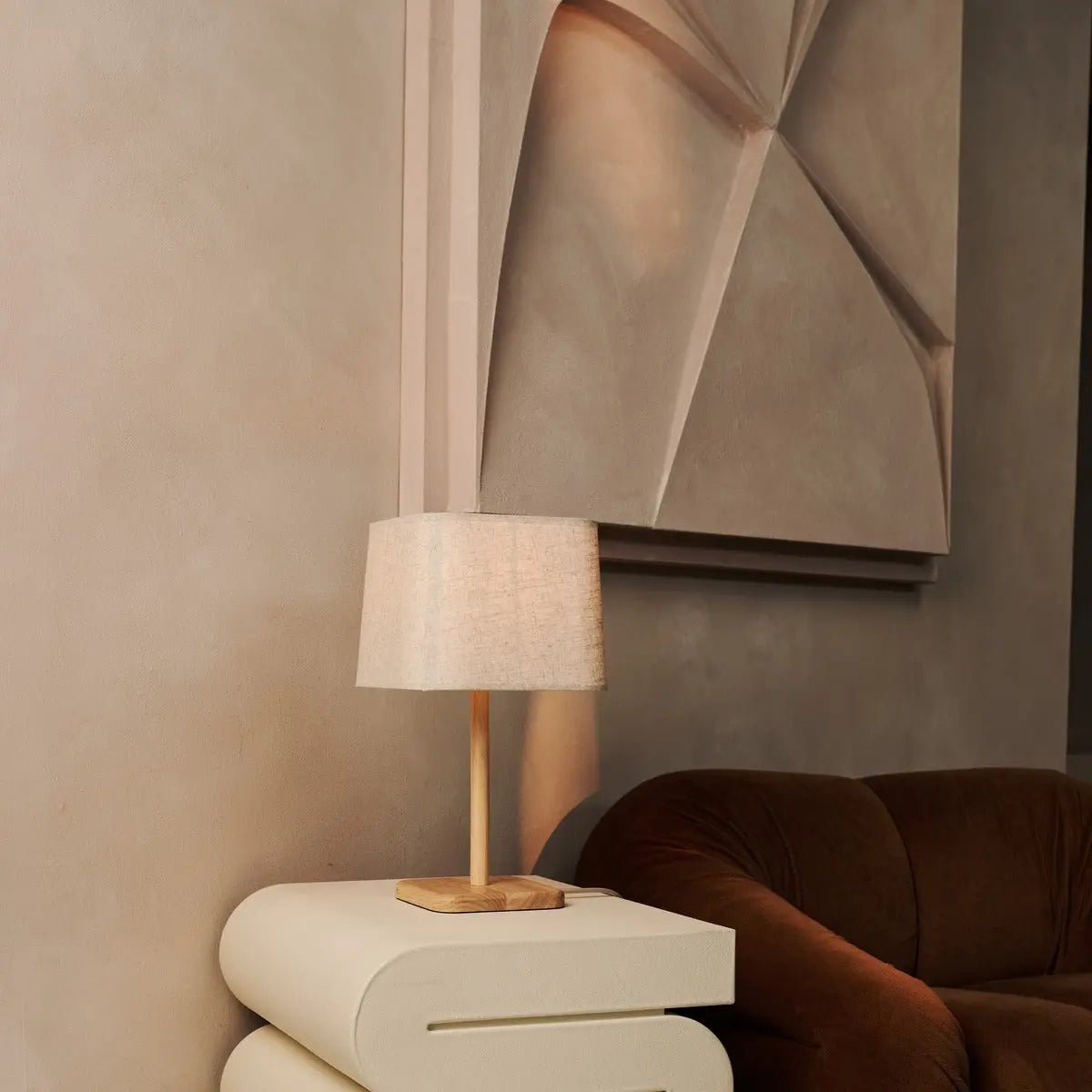 Marley Holzlampe mit beigem Schirm