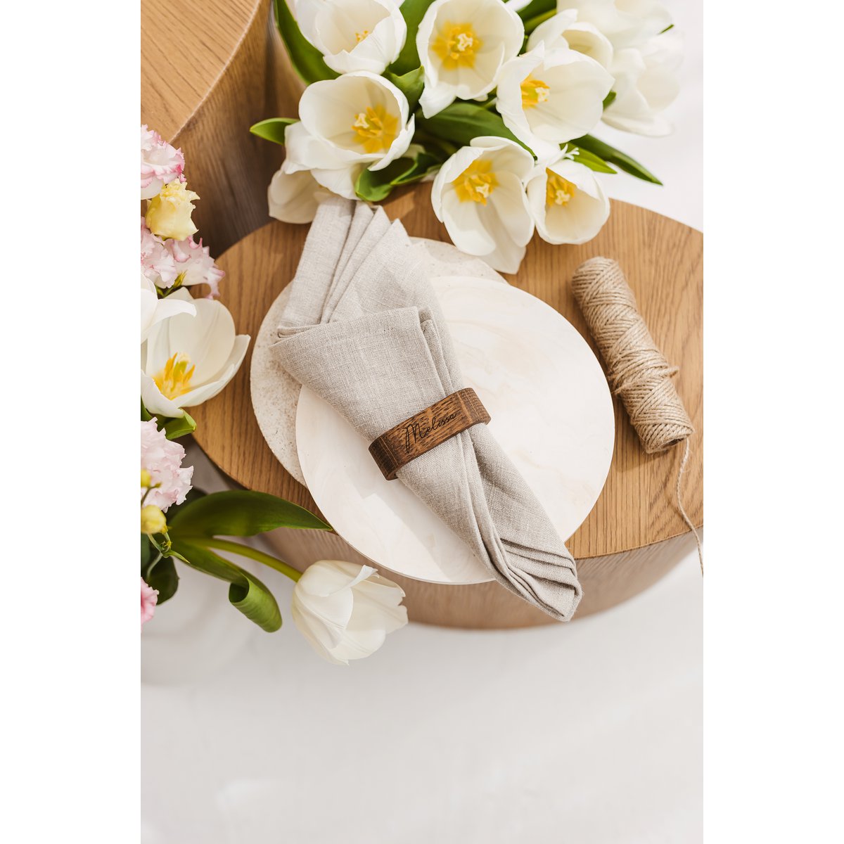 Eleganter personalisierter ovaler Serviettenring aus Eichenholz, individuell gravierte Tischdekoration für Hochzeiten, Dinnerpartys und Heimessen, Hochzeitsbevorzugung