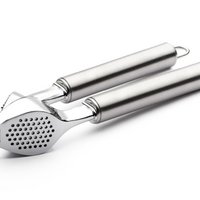 Knoflookpers met buisvormige handgrepen