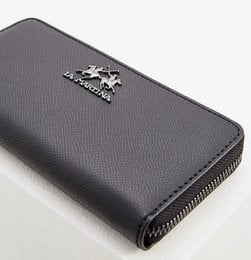 Black leather wallet with La Martina logo, made of 100% calf leather.