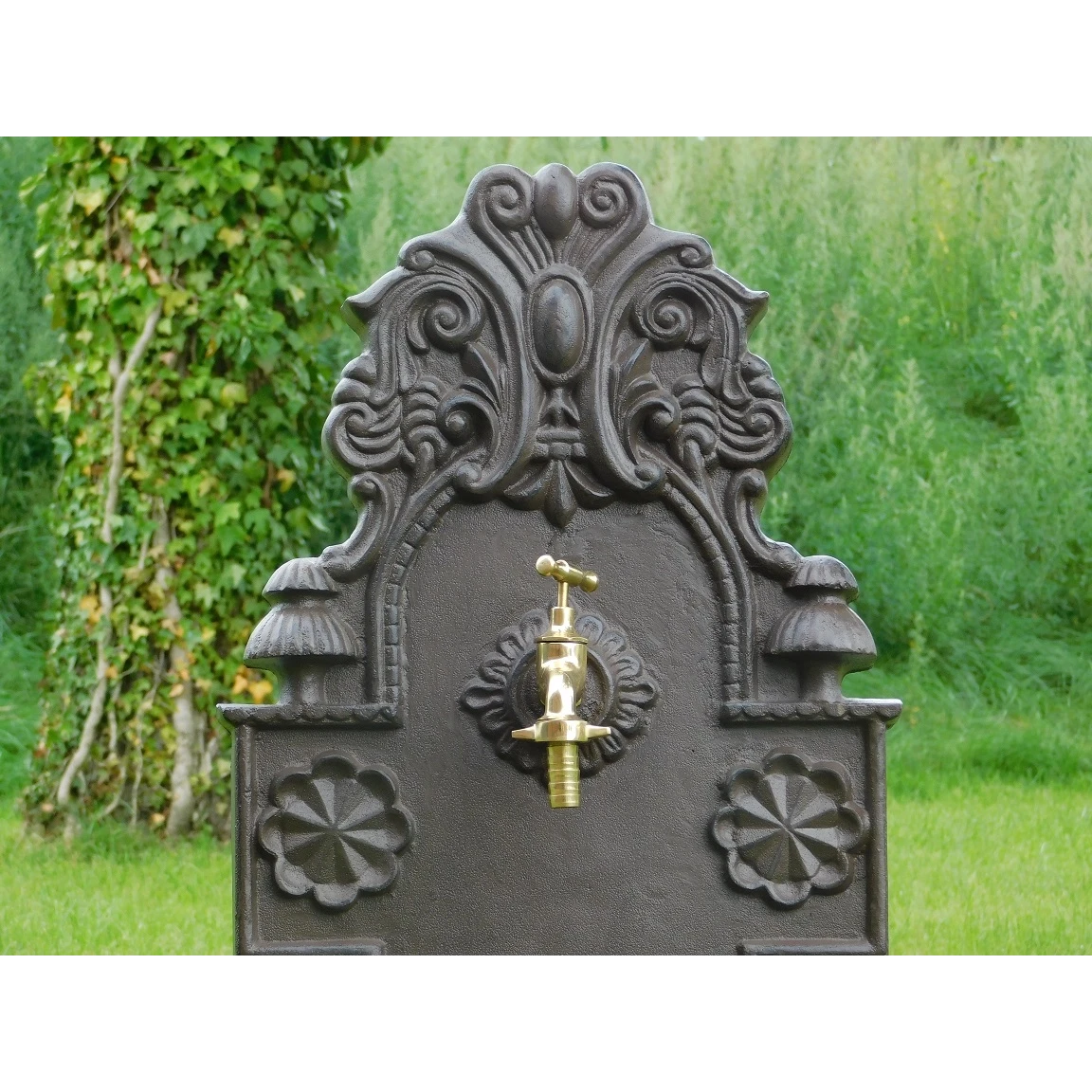 Eleganter Brunnen – mit Messinghahn – Aluminium – Dunkelbraun
