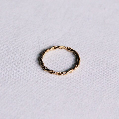 Minimalistischer aus Edelstahl geflochtener Ring - Gold