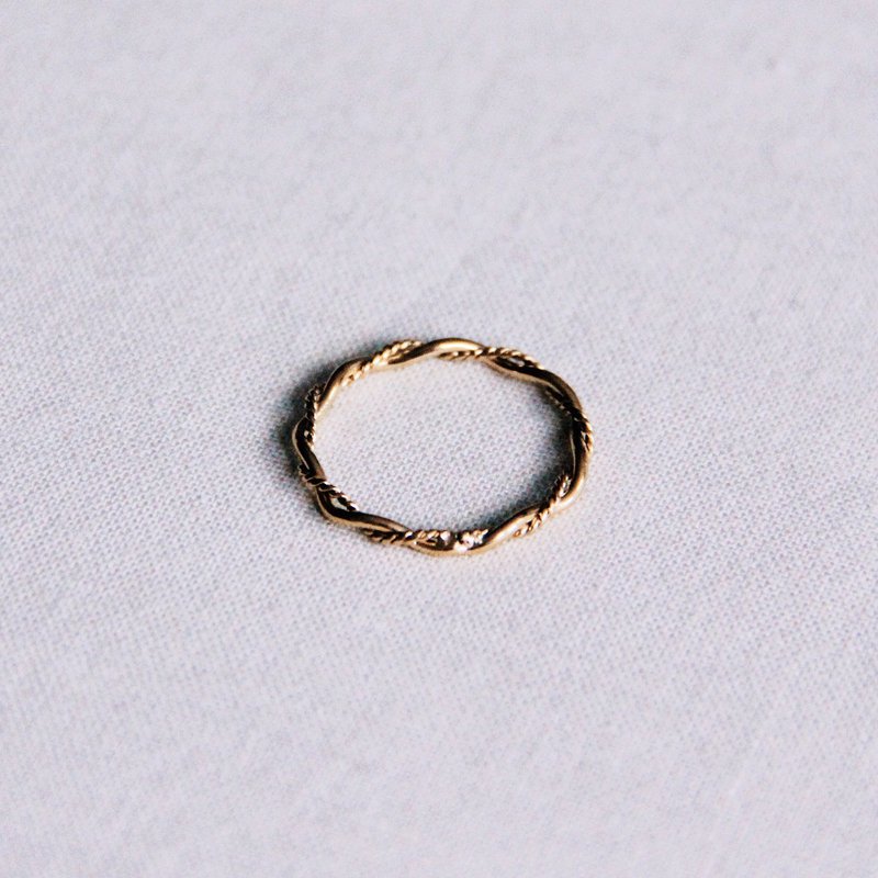 Rustfrit stål minimalistisk flettet ring - guld