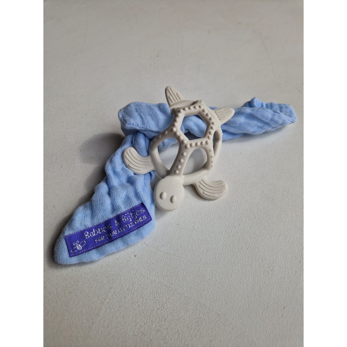 Mordedor tortuga blanco con paño azul
