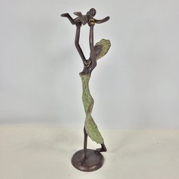 Scultura in bronzo "Baby in the air" di Soré | diverse dimensioni e colori