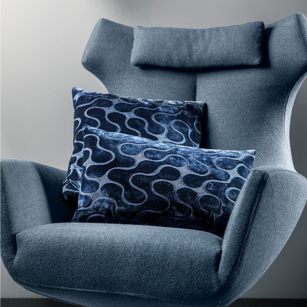 NADINE | Cushion | 30x50 cm Insignia Blue | Blue | Hoii | With luxury inner cushion