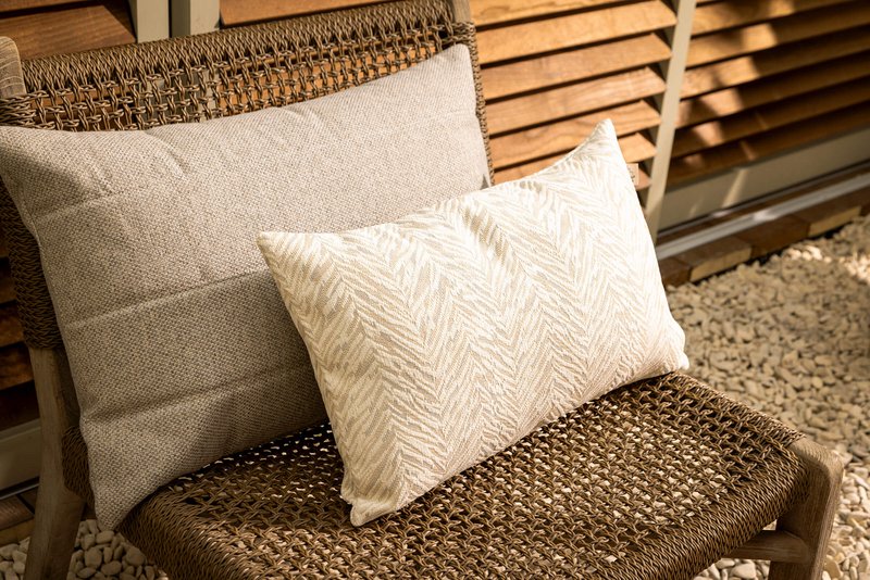 Dutch Decor AUGUSTA - Outdoor cushion 30x50 cm - Marshmallow - White and beige