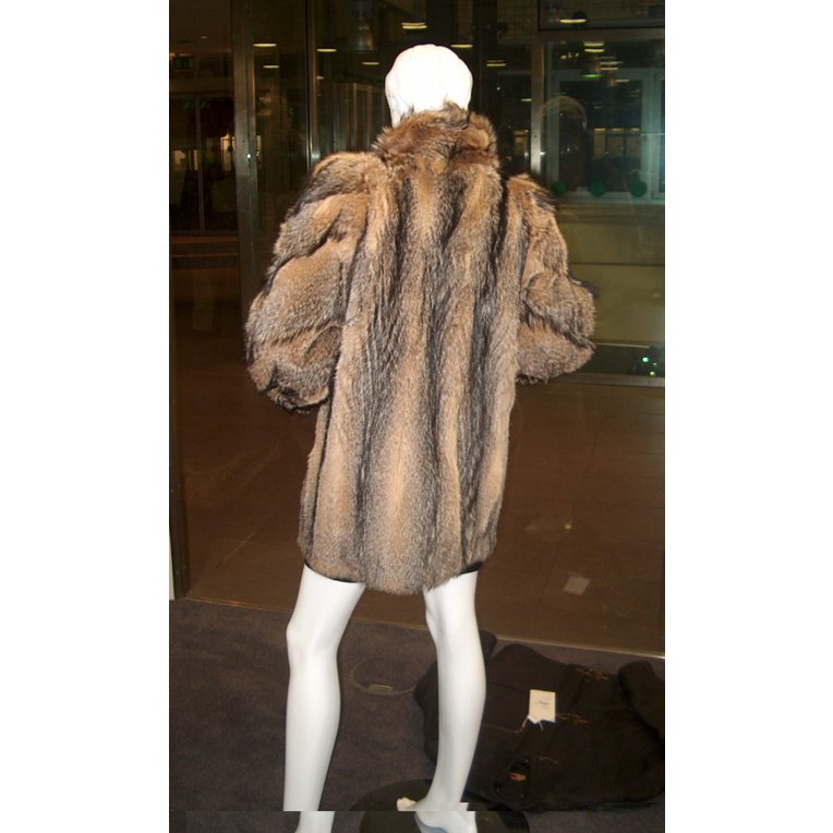 hermosas chaquetas largas de zorro gris, absolutamente CHIC y CON CLASE