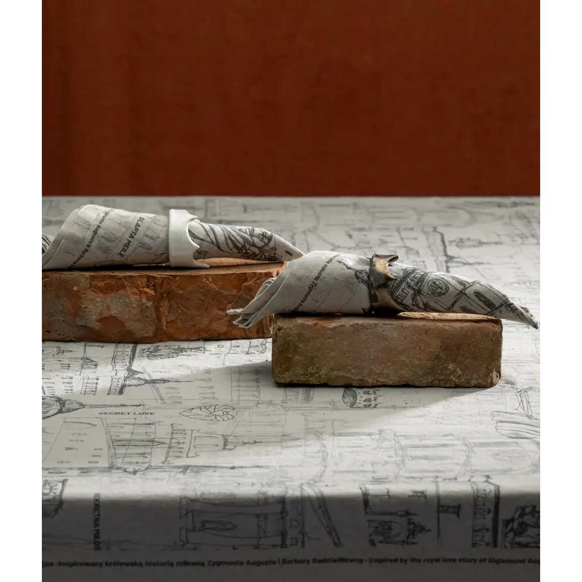 Servilleta de lino Secret Love Story of Royal Vilnius Gris