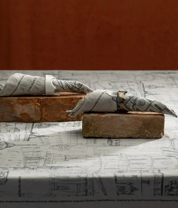 Linnedserviet Secret Love Story of Royal Vilnius Grey