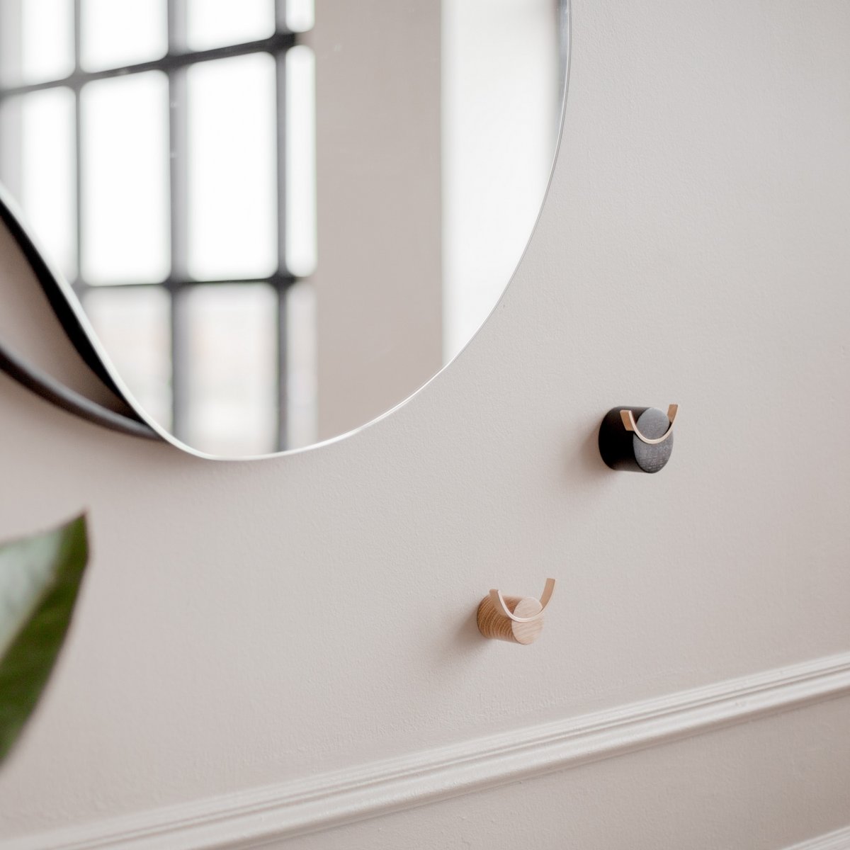 Wall hook DEER, oak, brass