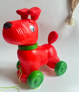 Plastic pull Dog red 20 cm. with moving head