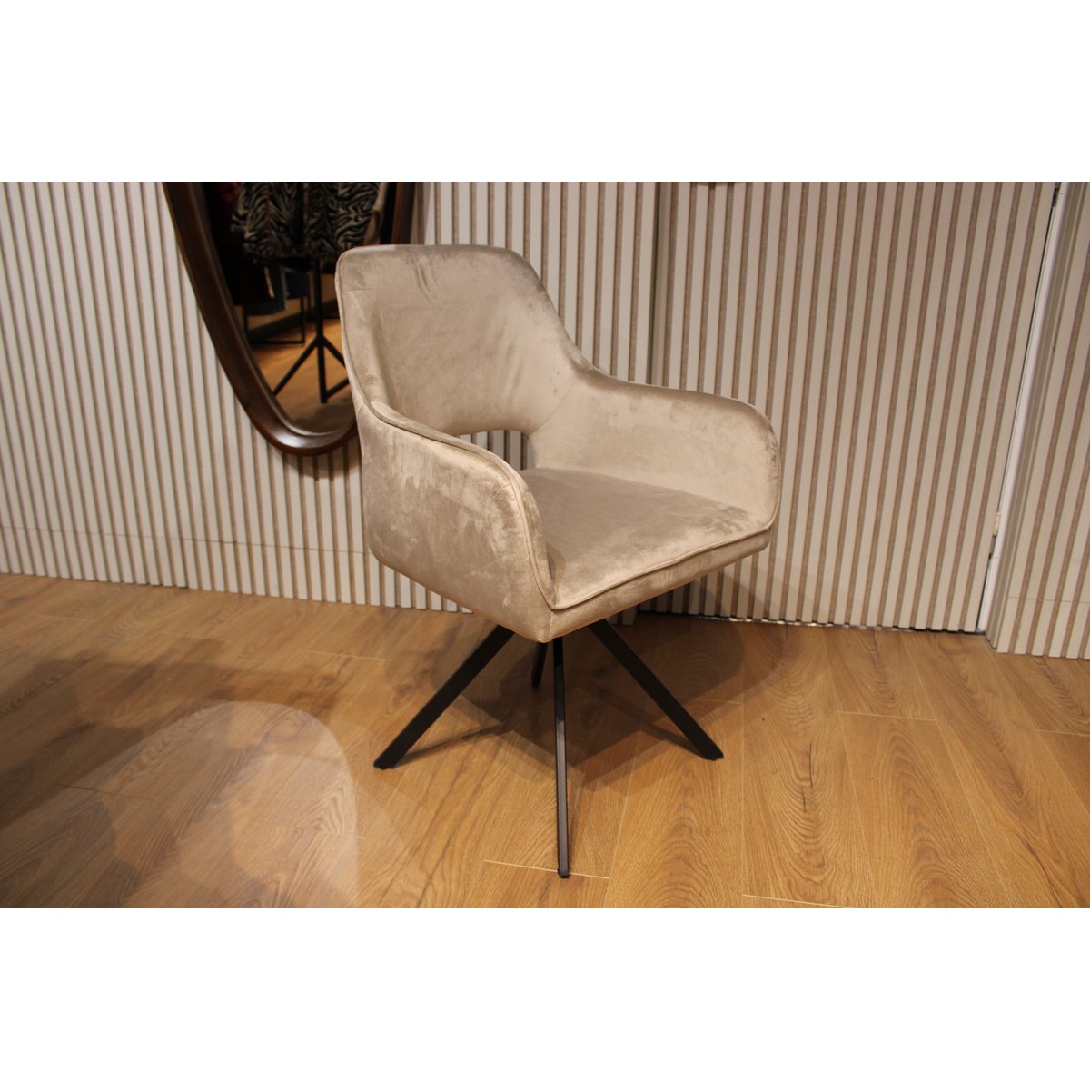 Chaise de salle à manger Nova rotative à 360 degrés en velours sable taupe