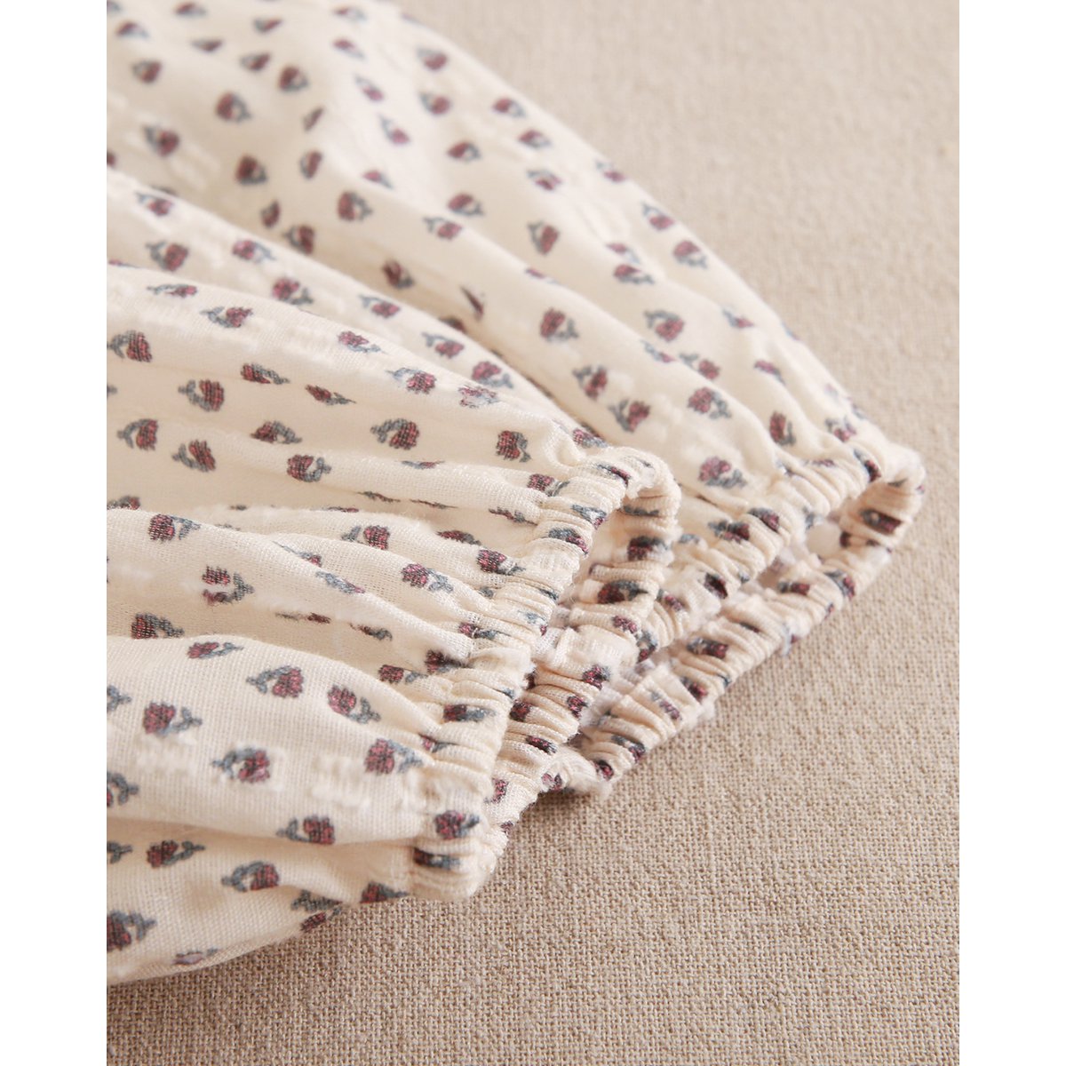 Meisjesblouse met ruches aan de halslijn en bloemenprint P74-11604101