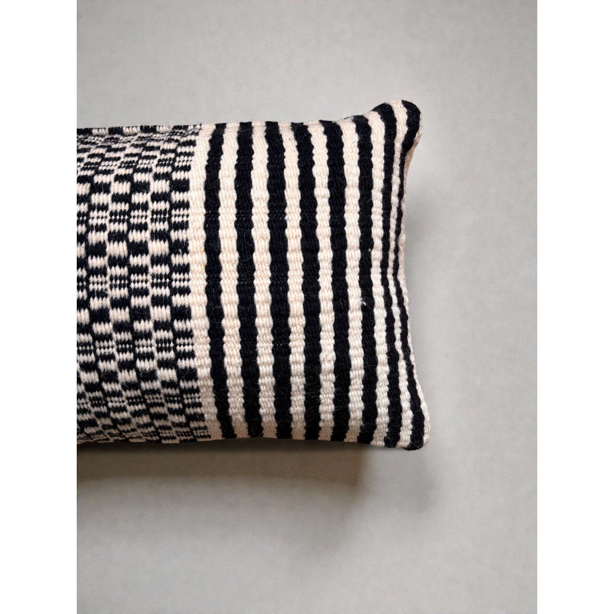 Heritage Line kussen - zwart - 40 x 60 cm