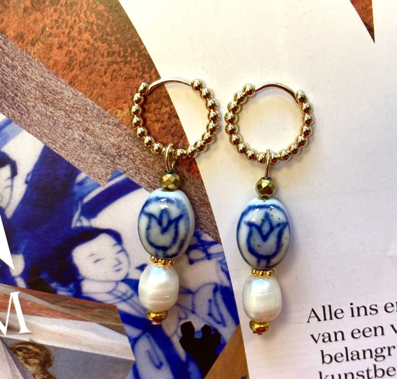 Orecchini tulipano azzurro e perla d'acqua dolce