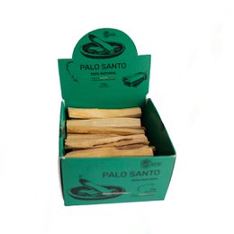 Palo Santo boîte 275g - Boîte de type présentoir avec des bâtons de fumigation Palo Santo 275g. The product is a box containing 275g of Palo Santo incense sticks, which are a type of white sage used for smudging and purification rituals.