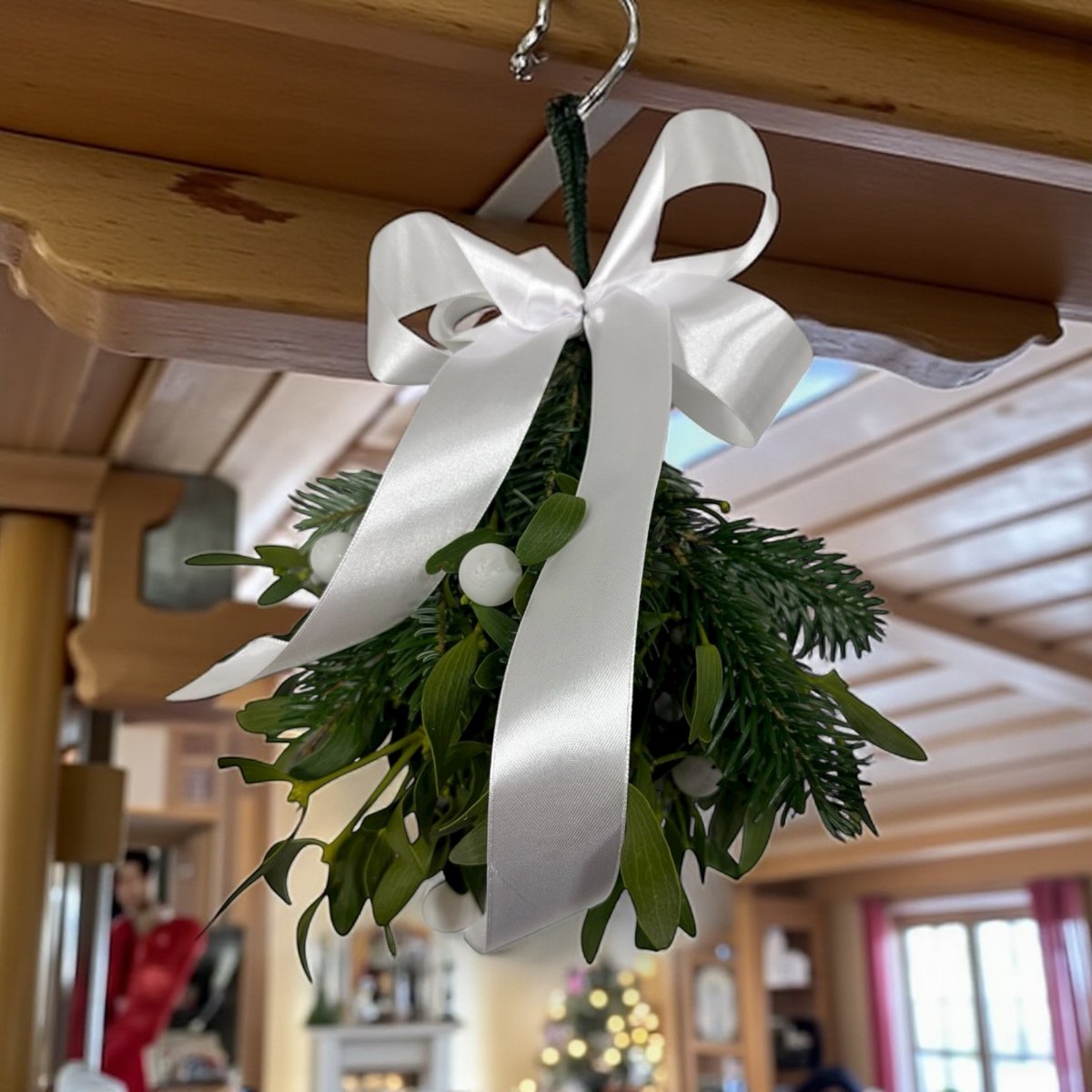 Christmas Box Mistletoe – White (8 packs of 3 bundles)