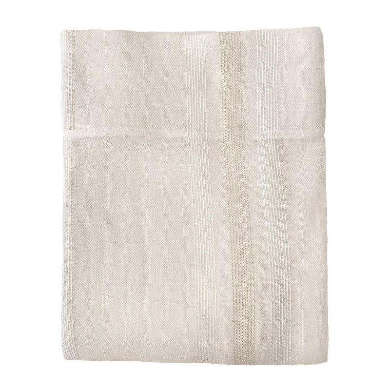 Cortina translúcida de color beige confeccionada en cinta multifunción (cinta fruncidora o pasabarras). Visillo Jacquard de rayas vertikale fabrikation med materialer reciclados og calidad. Naturlige farver og kalidos. Cortinas para salón, dormitorio
