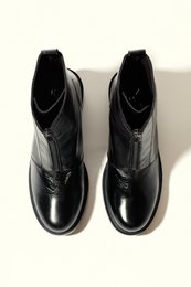 NOELIA BLACK – Stiefeletten aus rissigem Leder mit Frontreißverschluss
