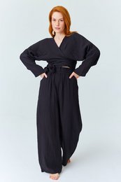 Saga Black Bit-Up Crop