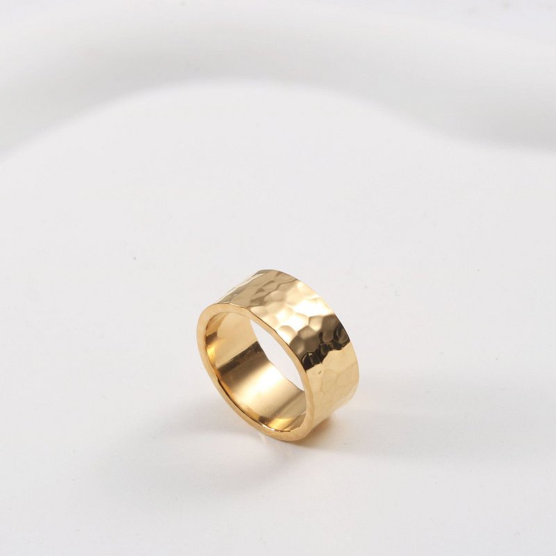 Ankareeda - Hammered Wedding Band Gold