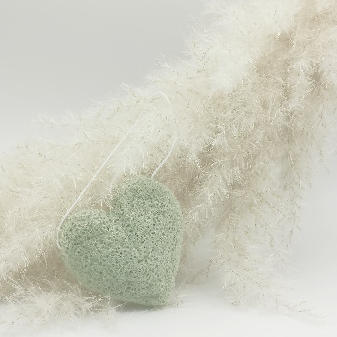 Konjac heart sponge - facial peeling with aloe vera for delicate skin