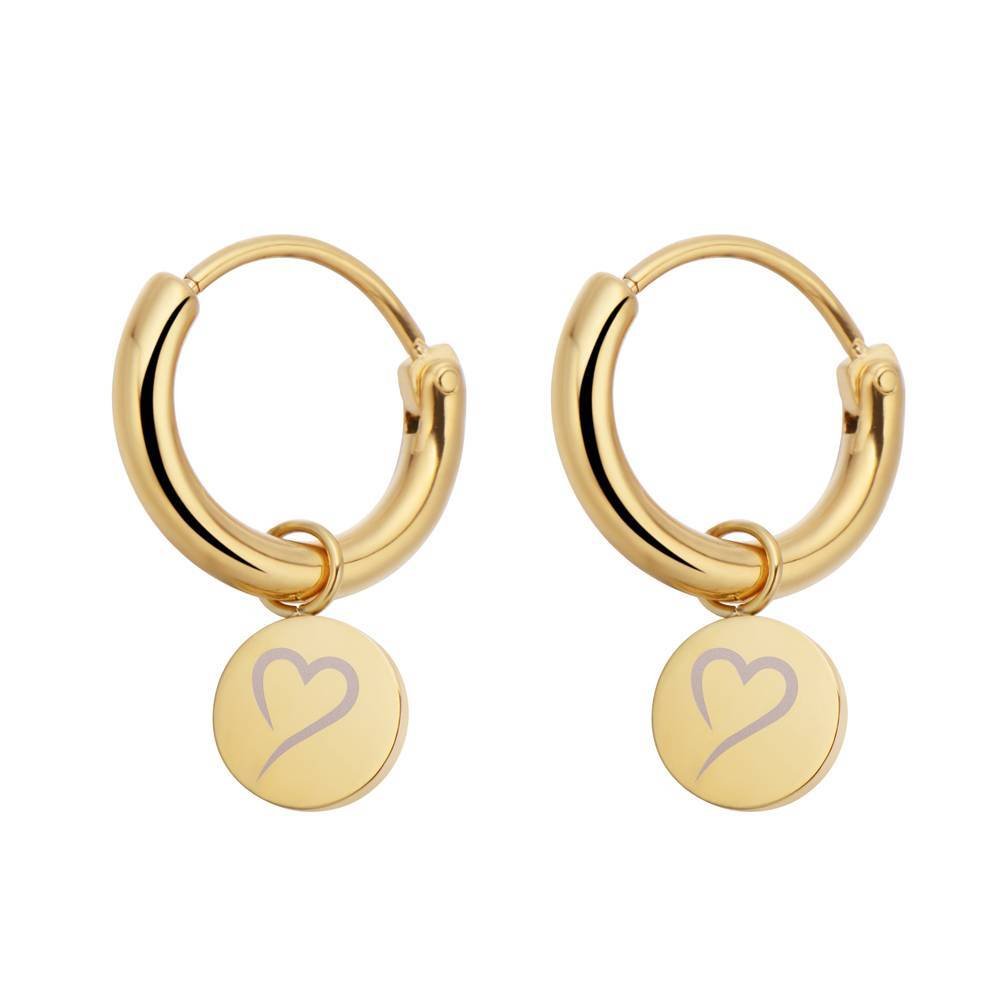 Suivez vos boucles d'oreilles coeur or