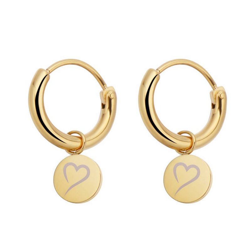 Suivez vos boucles d'oreilles coeur or