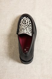PARSON BLACK – Lakleerloafers met Dalmatische print
