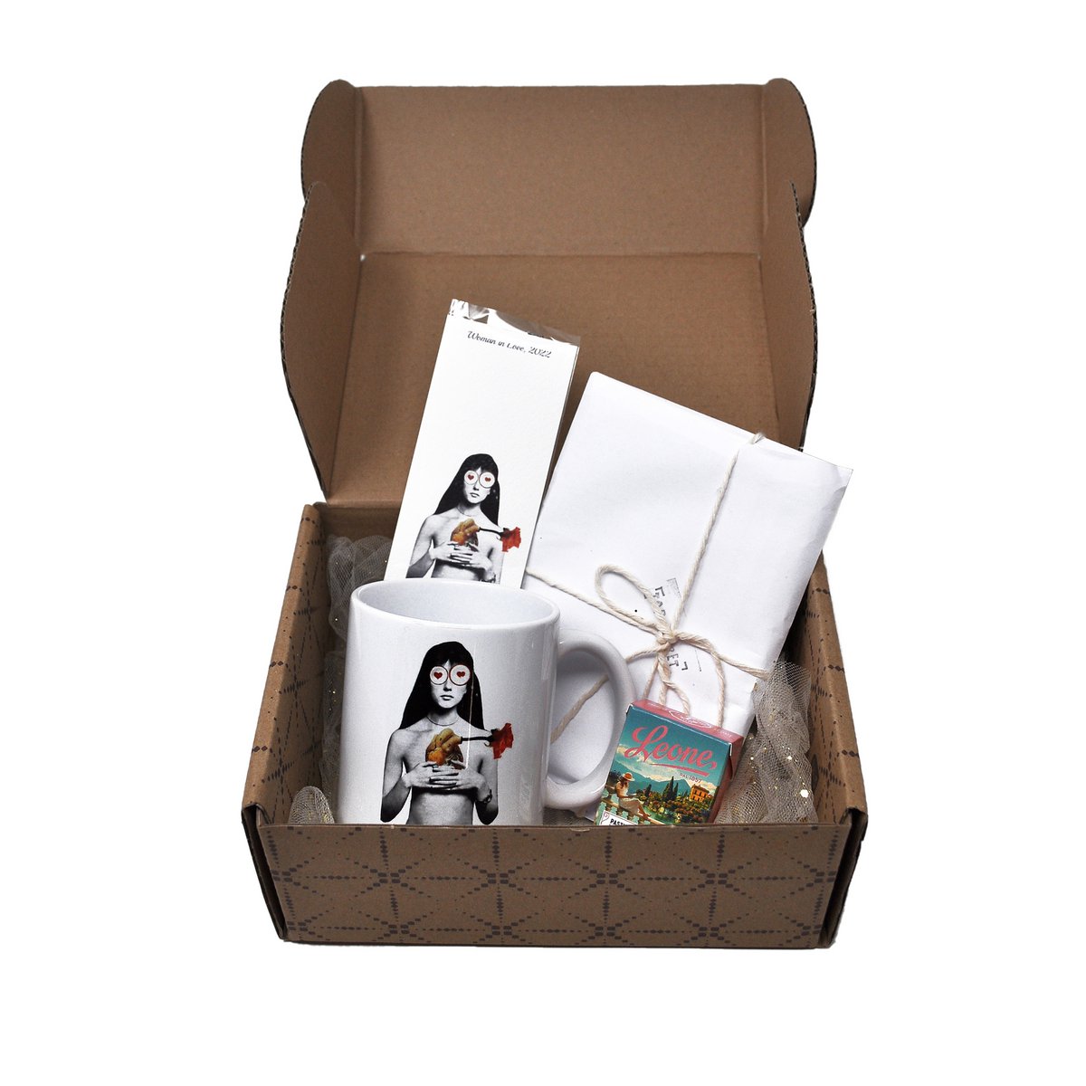 Donna innamorata – Confezione regalo con tazza di design – Collezione Collage artistico