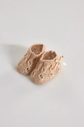 Pakke med 10 strikkede baby booties med bue LC750