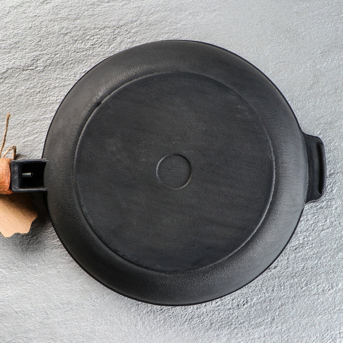 Ghisa a ghisa con manico in legno - Ø 24 x 4 cm - padella in ghisa per tutte le fonti di calore - nero