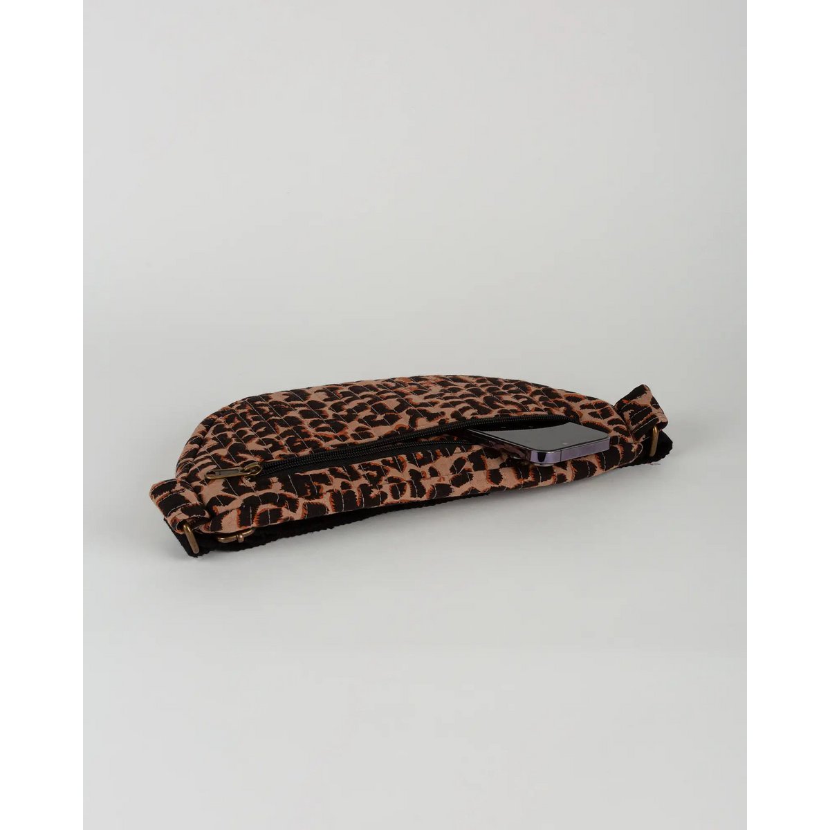 Le sac banane matelassé Léopard marron