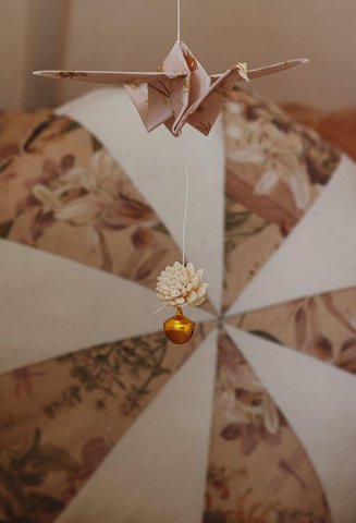 Origami-kraammobiel "Gold Bee"