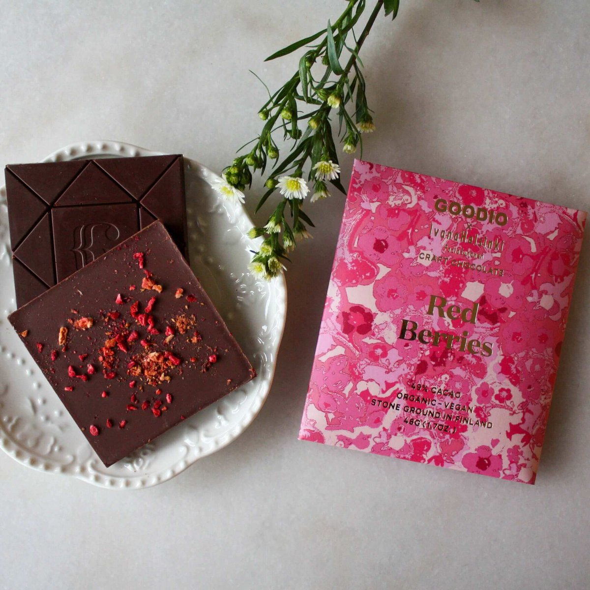 Schokolade mit roten Beeren 49 %