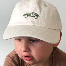 Beige baseball cap with embroidered car icon, suitable for children aged 1-7 years.