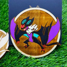 Hölzerne farbenfrohe Pokémon -Untersetzer, Noivern, Geek Dekor, Nerd Room Anime Fan Geschenke Hauswarming
