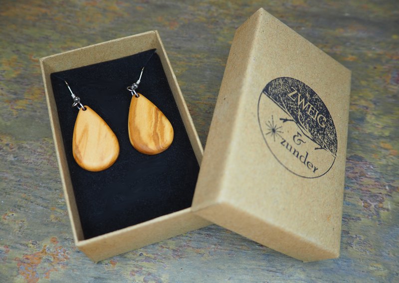 Boucles d'oreilles pendantes en forme de goutte en bois d'olivier remarquablement maîtrisé, très léger, surface huilée mate