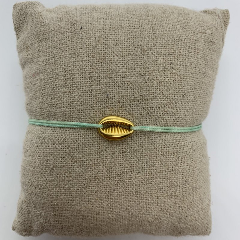 Small Golden Shell Bracelet