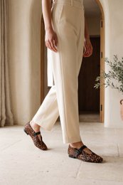 LIZA LEO – Mary Janes aus Kalbshaar mit Leopardenmuster